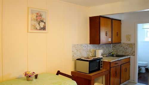 Cozy Court Motel Sechelt Esterno foto