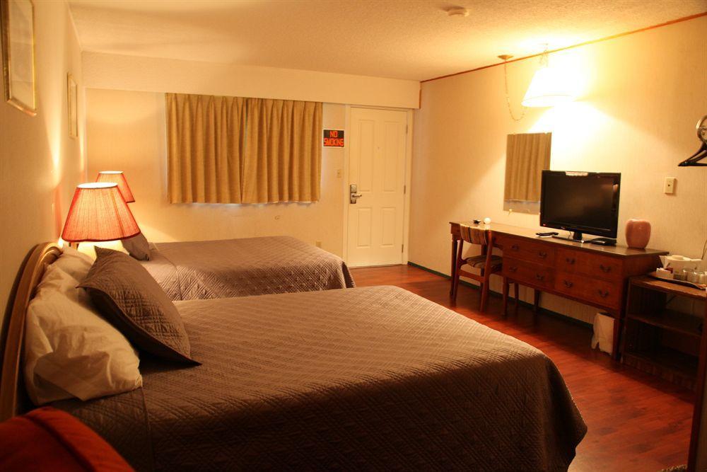 Cozy Court Motel Sechelt Esterno foto