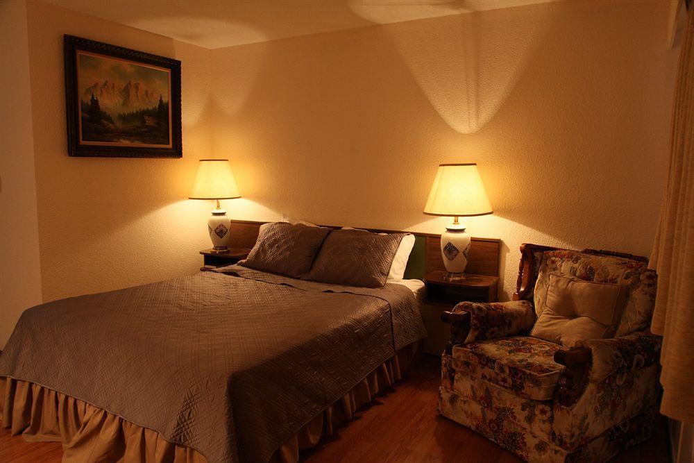 Cozy Court Motel Sechelt Esterno foto