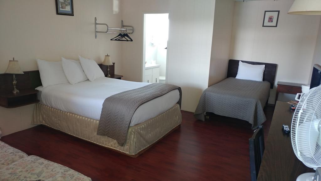 Cozy Court Motel Sechelt Esterno foto