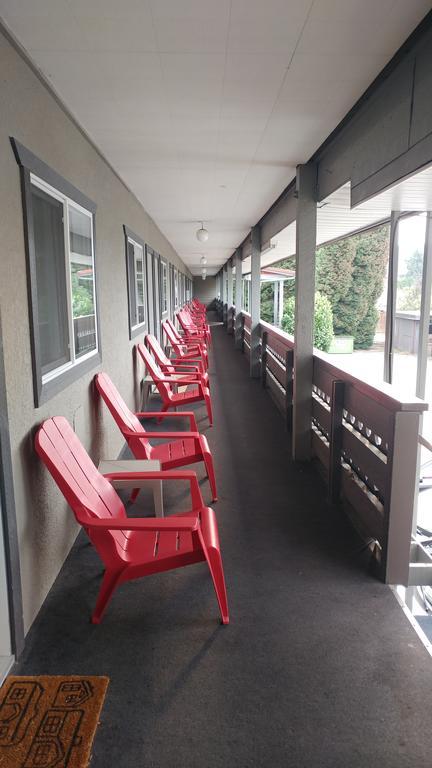 Cozy Court Motel Sechelt Esterno foto