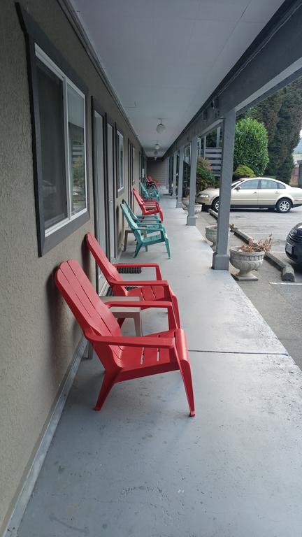 Cozy Court Motel Sechelt Esterno foto