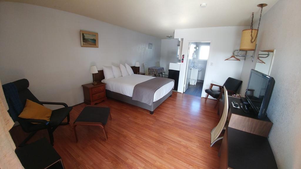 Cozy Court Motel Sechelt Esterno foto