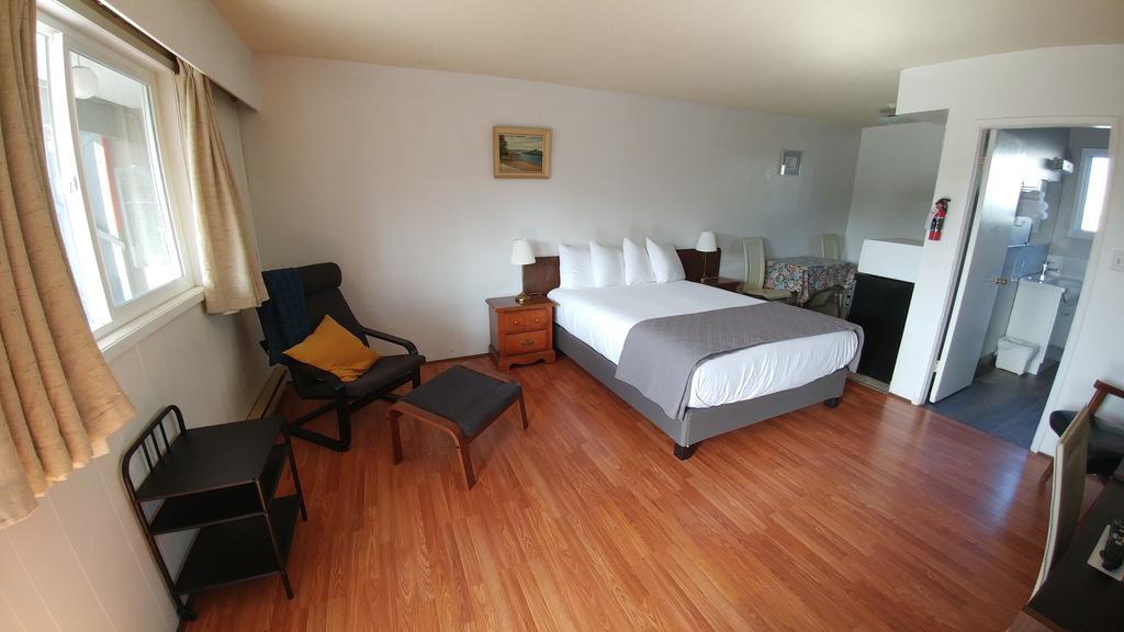 Cozy Court Motel Sechelt Esterno foto