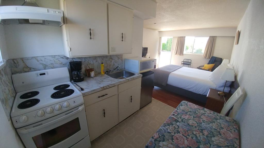 Cozy Court Motel Sechelt Esterno foto