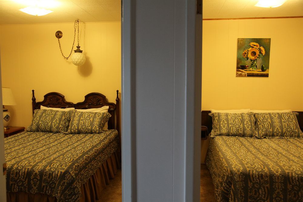 Cozy Court Motel Sechelt Esterno foto