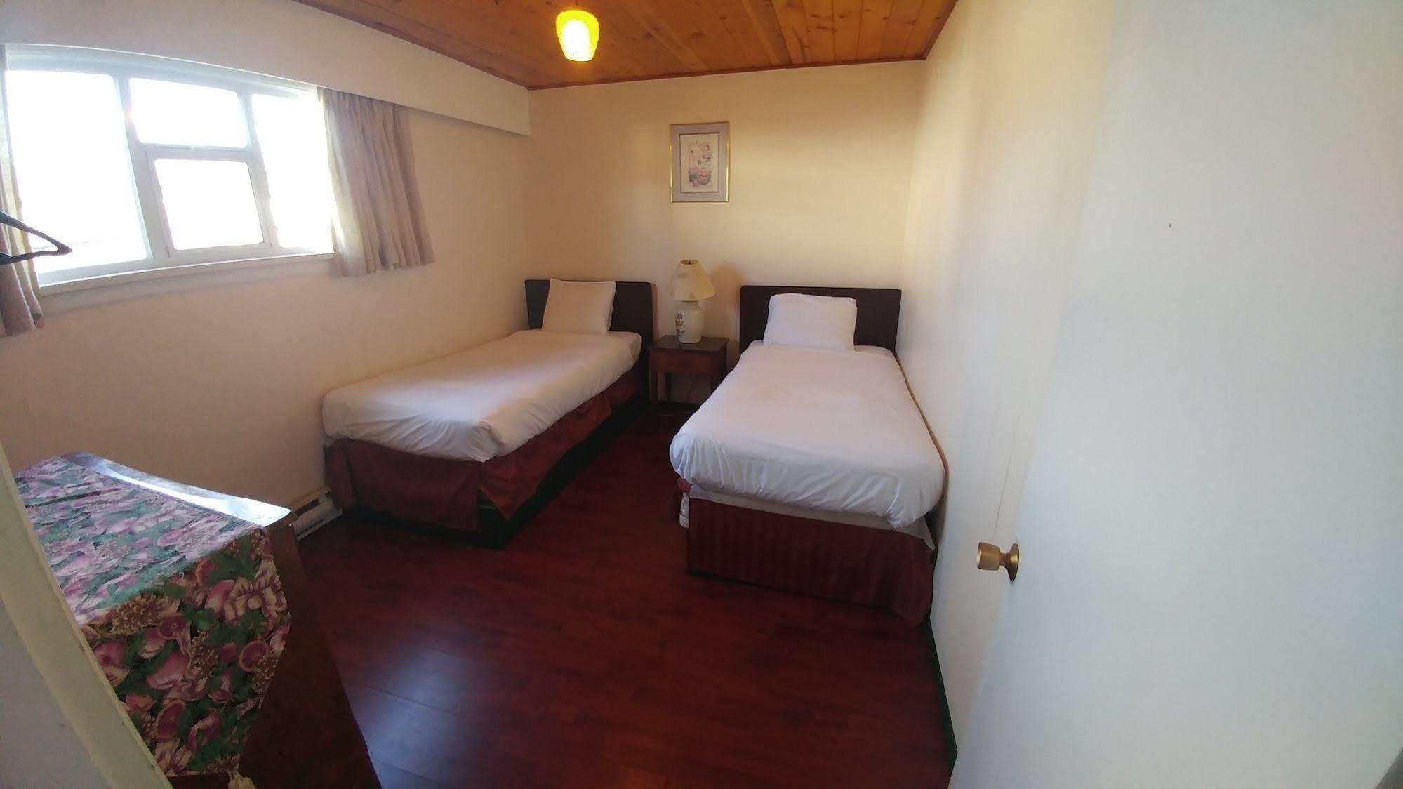 Cozy Court Motel Sechelt Esterno foto