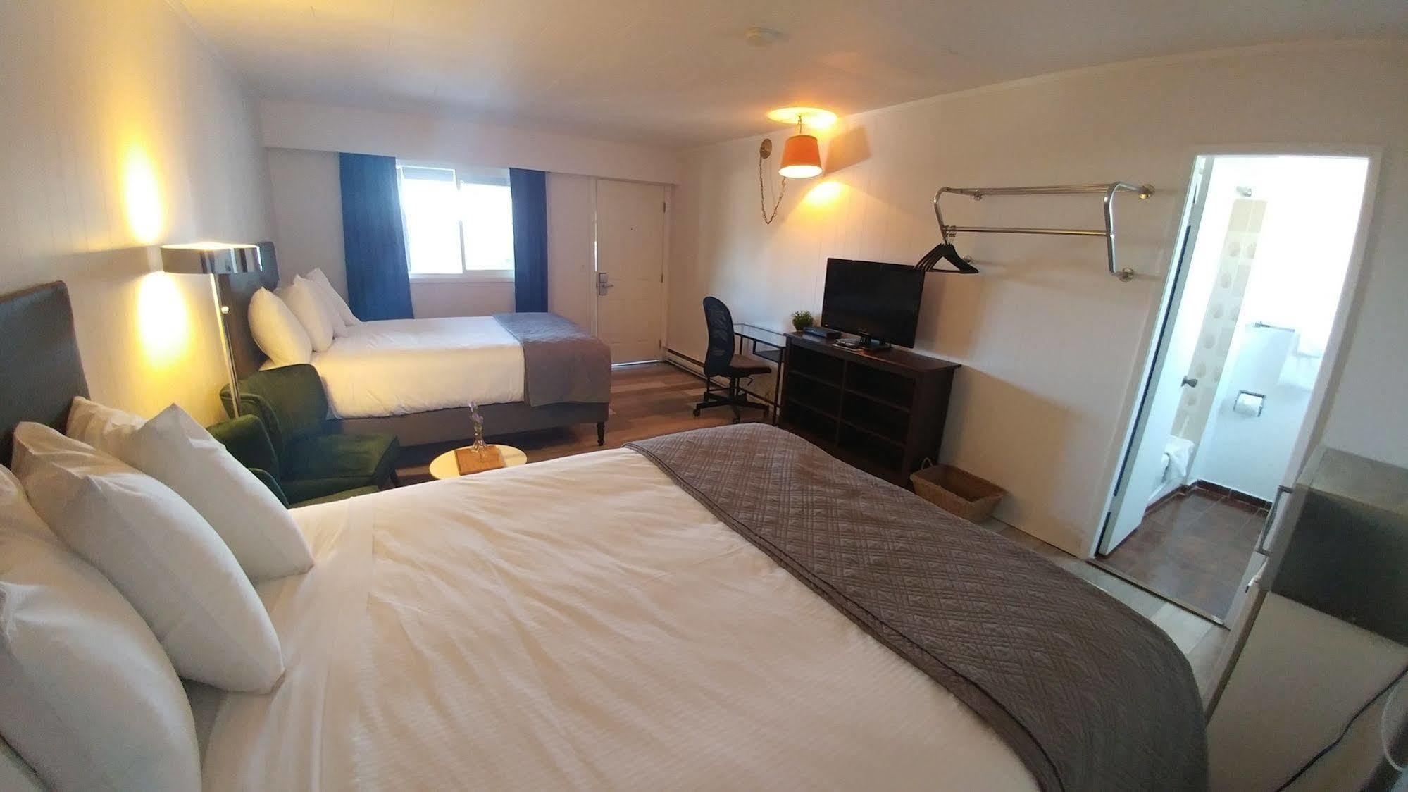 Cozy Court Motel Sechelt Esterno foto
