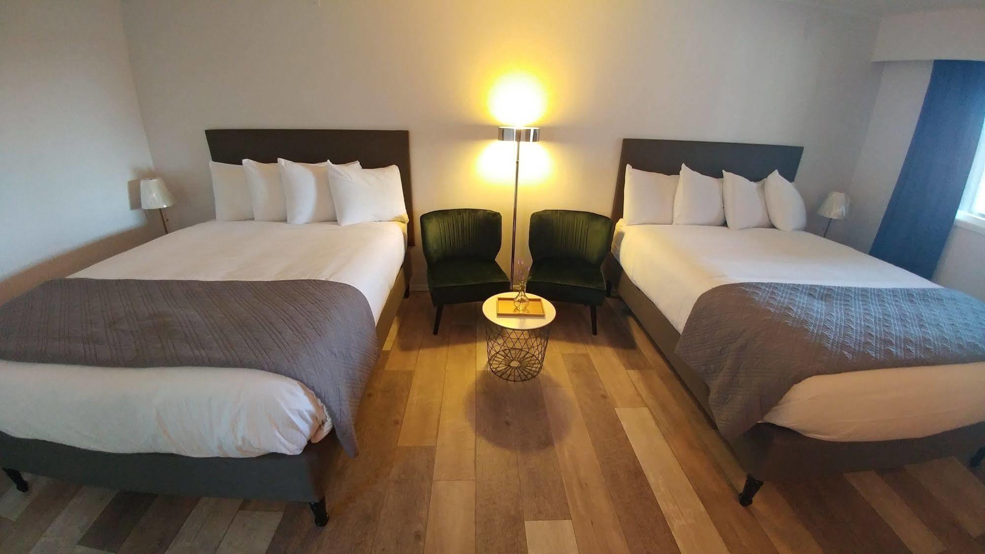 Cozy Court Motel Sechelt Esterno foto