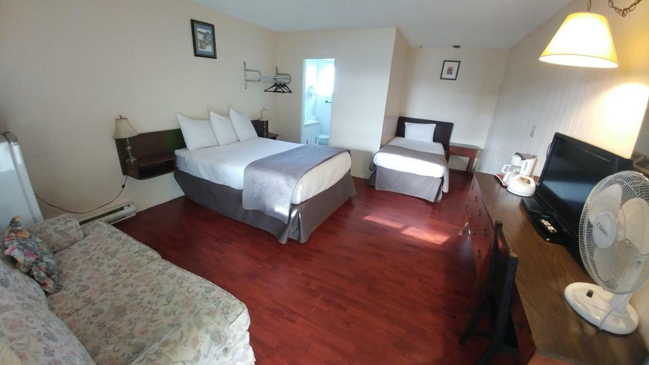 Cozy Court Motel Sechelt Esterno foto