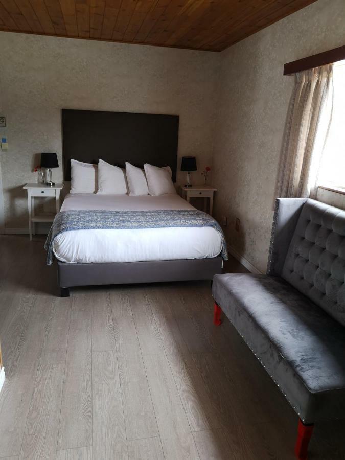 Cozy Court Motel Sechelt Esterno foto